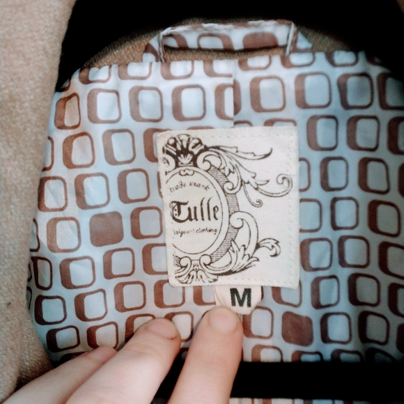 Tulle wool light brown balero style jacket with 1/2 sleeves.  Little bow detail - Picture 5 of 6